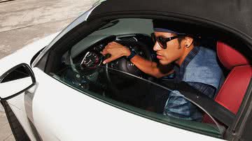 Imagem Neymar é multado por dirigir em alta velocidade