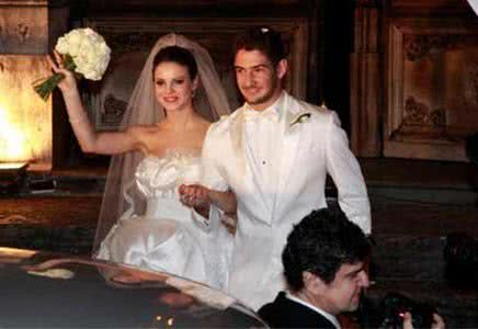 Imagem Alexandre Pato terá que pagar R$ 900 mil à atriz Sthefany Brito
