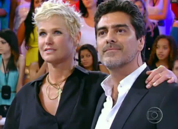 Imagem Celular do namorado de Xuxa não para de tocar