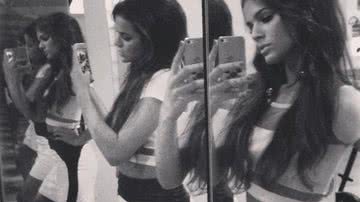 Imagem Bruna Marquezine publica foto com vestido ousado