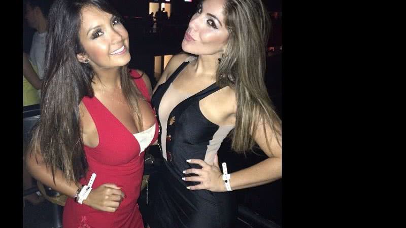 Imagem Anamara abusa de decote em aniversário de amiga
