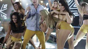 Imagem Sertanejo faz show recheado de beldades. Veja fotos