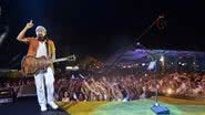 Imagem Ex-BBB Talula toda saradona em show do Chiclete com Banana