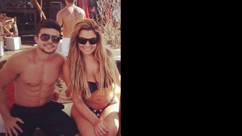 Imagem Ex-BBB Monique posta foto com barriguinha flácida
