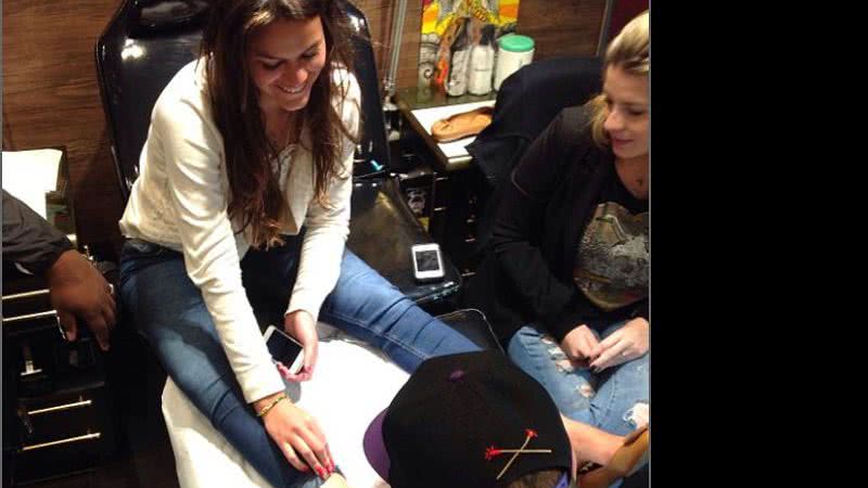Imagem Fotos: Bruna Marquezine faz nova tatuagem e retoca antiga