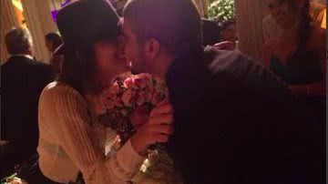 Imagem Caio Castro pede Maria Casadevall em casamento
