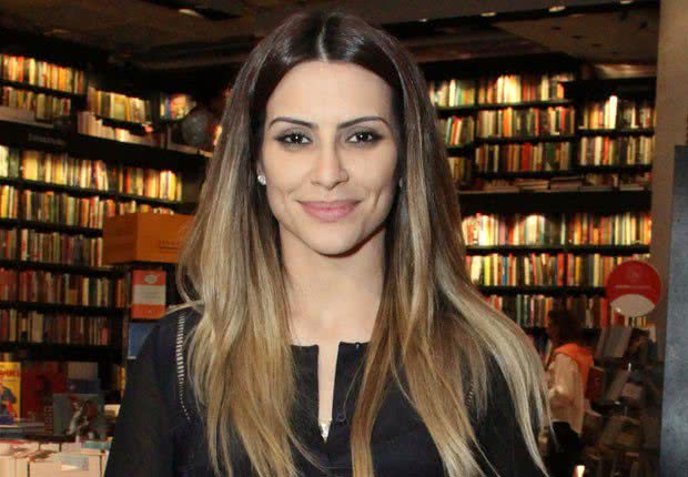 Cleo Pires Tem Crise De Gastrite E Internada