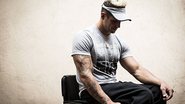 Imagem Ex-BBB que ficou paraplégico já pode se levantar