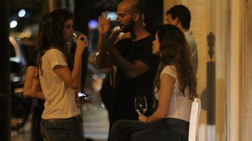 Imagem Famosas jantam em restaurante no Rio de Janeiro