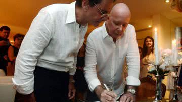 Imagem Gilberto Braga e Edgar Moura oficializam relação de 40 anos