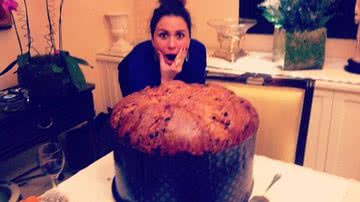 Imagem Natal de Giovanna Antonelli teve panetone gigante