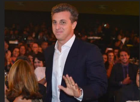 Imagem Luciano Huck quer comandar horário do Domingão do Faustão