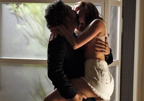 Imagem Cenas de Maria Ísis e José Alfredo são cortadas por serem quentes demais