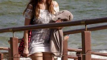 Imagem Maria Melilo desfila em praia no primeiro dia do ano