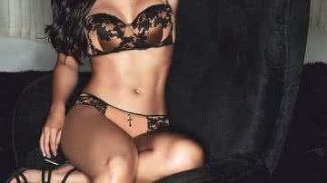 Imagem Mariana Rios sensualiza e posa só de lingerie