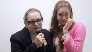 Imagem Marina Ruy Barbosa chora ao visitar crianças com câncer