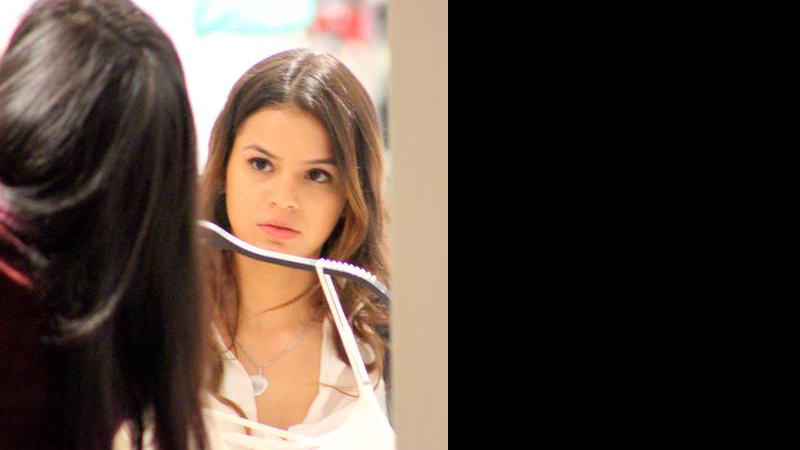 Imagem Bruna Marquezine compra lingerie nova antes de rever Neymar