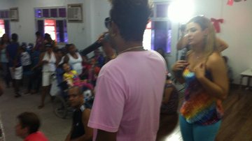 Imagem Crianças da Ceeba recebem Silvano Sales e Ana Paula Farias