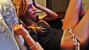 Imagem Lea T publicada foto usando blusa e calcinha sexy