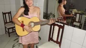 Imagem Mãe de baiana que leiloou virgindade chama filha de prostituta