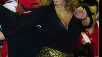 Imagem Viviane Araújo esbanja beleza de decotão e shortinho