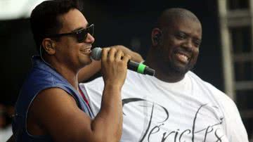 Imagem Xanddy recebe Péricles no palco do Samba do Reino
