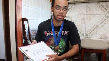 Imagem De Cosme de Farias para o mundo: Jovem físico leva o nome da Bahia para a China
