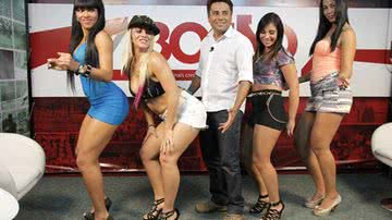 Imagem Tequileiras do Funk colocam repórter do Bocão News para dançar. Assista