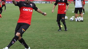 Imagem  Escudero pode desfalcar o Vitória contra o Santos