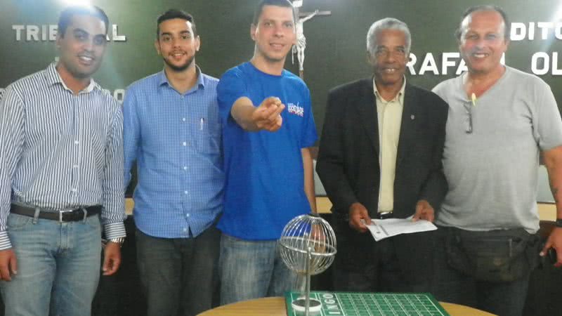 Imagem Paulista da FIFA vai apitar final do Baianão 2013