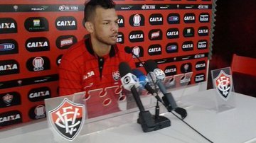 Imagem Luiz Alberto comemora retorno ao time e volta de Escudero