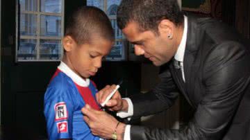 Imagem Daniel Alves descarta Barça e reafirma que quer se aposentar no Bahia