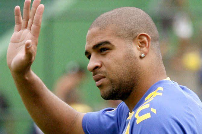Imagem Adriano terá que pagar R$ 110 mil à modelo que levou tirou