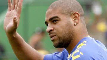 Imagem Adriano terá que pagar R$ 110 mil à modelo que levou tirou