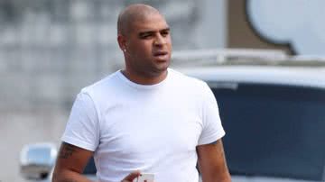 Imagem Adriano Imperador atropela gato e faz baderna no shopping