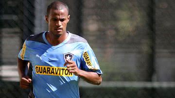 Imagem Airton chega ao Vitória após a Copa do Mundo