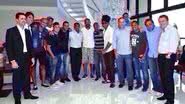 Imagem Romário, Tiririca, Brown e outros se reúnem para almoço