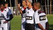 Imagem Interino comanda treino tático na Toca do Leão