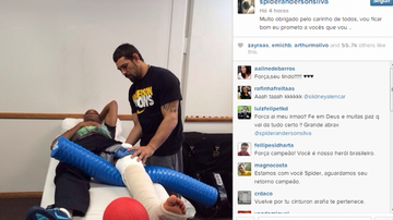 Imagem Anderson Silva publica foto de fisioterapia