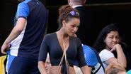 Imagem Namorada de Balotelli mostra sua sensualidade com decote profundo