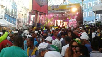 Imagem Pelourinho lotado e em festa no clássico Brasil x Itália. Veja fotos