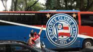 Imagem Torcedor do Vitória 'dá dedo' para jogadores do Bahia