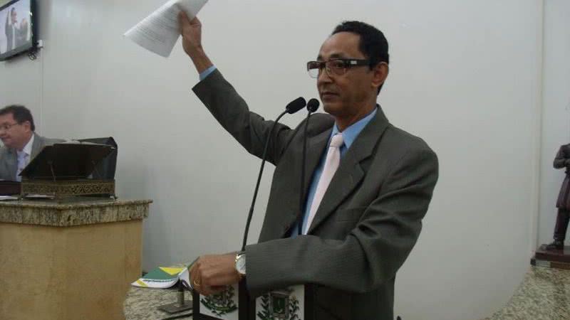 Imagem Feira: vereador evangélico diz que ama os gays, mas não aceita casamento