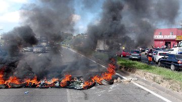 Imagem Manifestação: moradores bloqueiam a Baixa do Fiscal