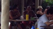 Imagem Enquanto Bahia segue concentrado, Souza é flagrado em bar