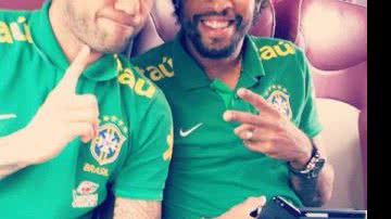 Imagem Daniel Alves e Dante comemoram triunfo do Bahia