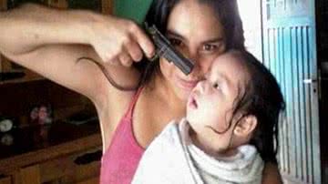 Imagem Foto de mulher apontando arma para bebê gera revolta no Facebook