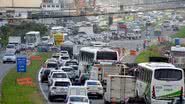 Imagem Cratera na BR-324: pistas são liberadas nesta terça (24)