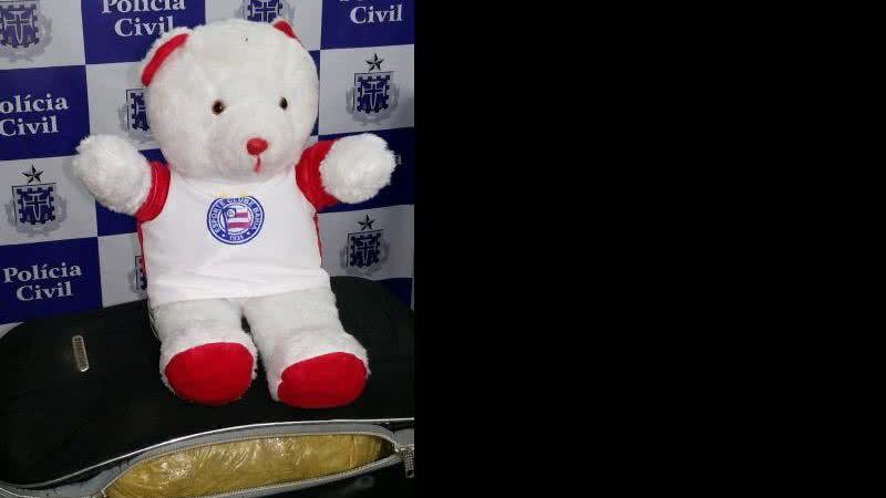 Imagem Manicure é presa com 10 kg de maconha e um urso de pelúcia