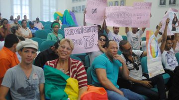 Imagem Homossexuais que querem casar protestam na Câmara de Feira